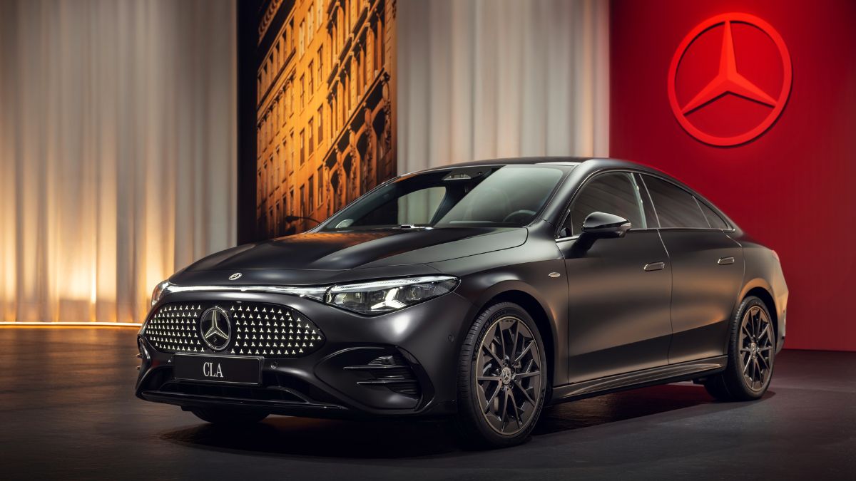 Zwarte elektrische Mercedes-Benz CLA 